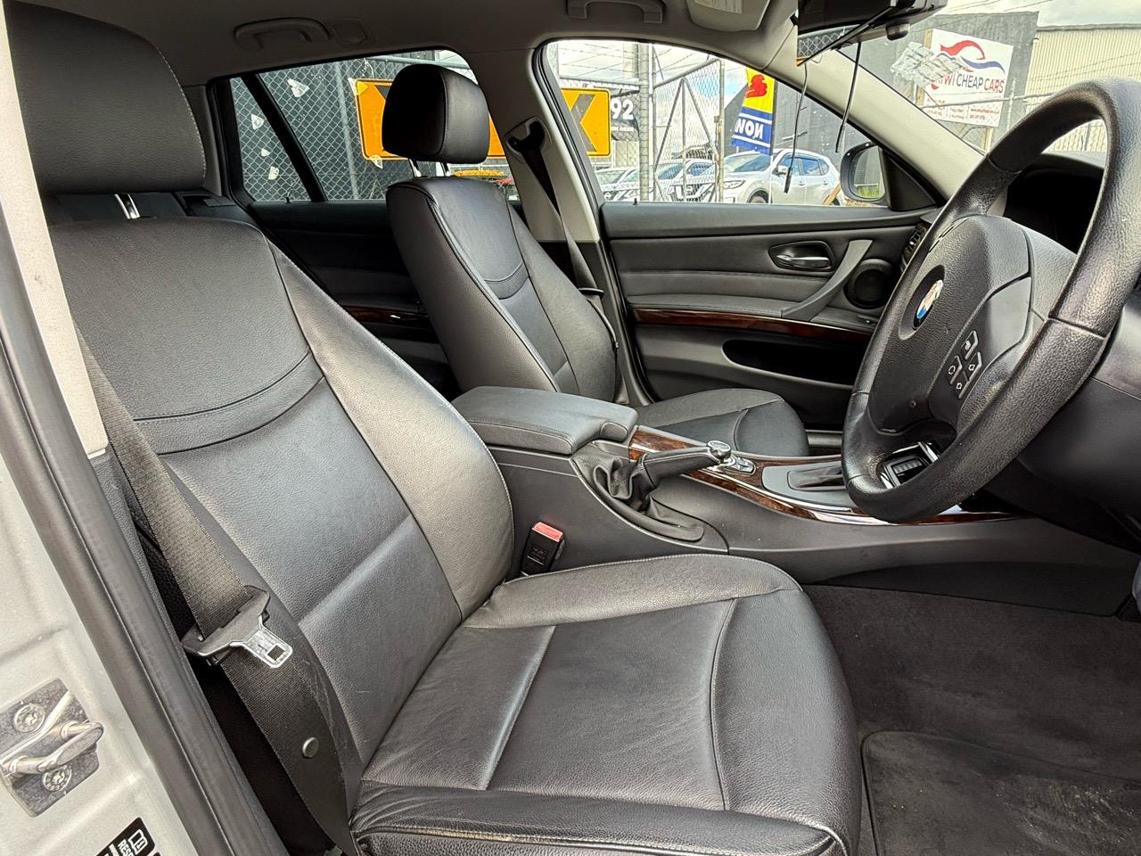 2012 BMW 320i thumbnail