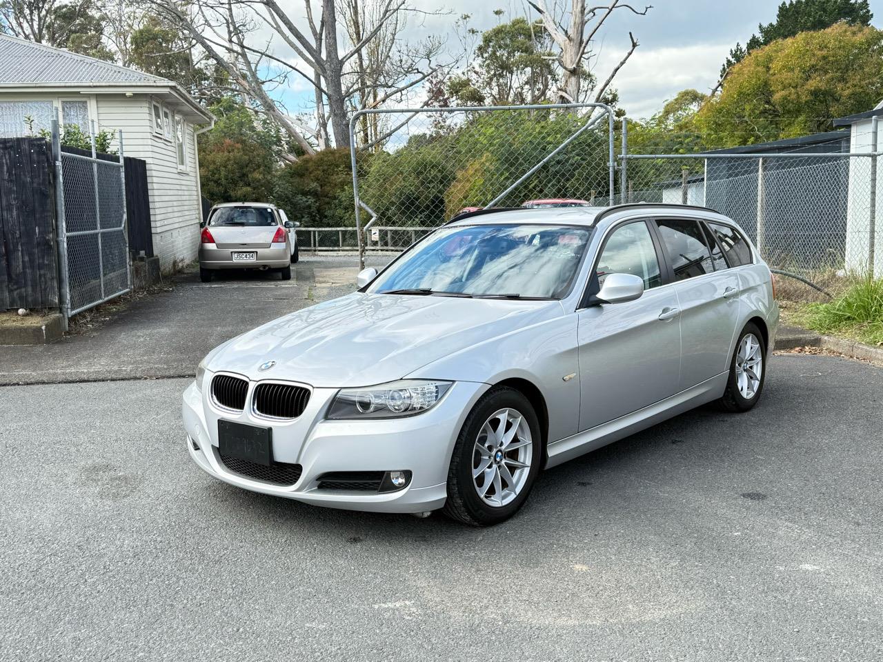 2012 BMW 320i thumbnail