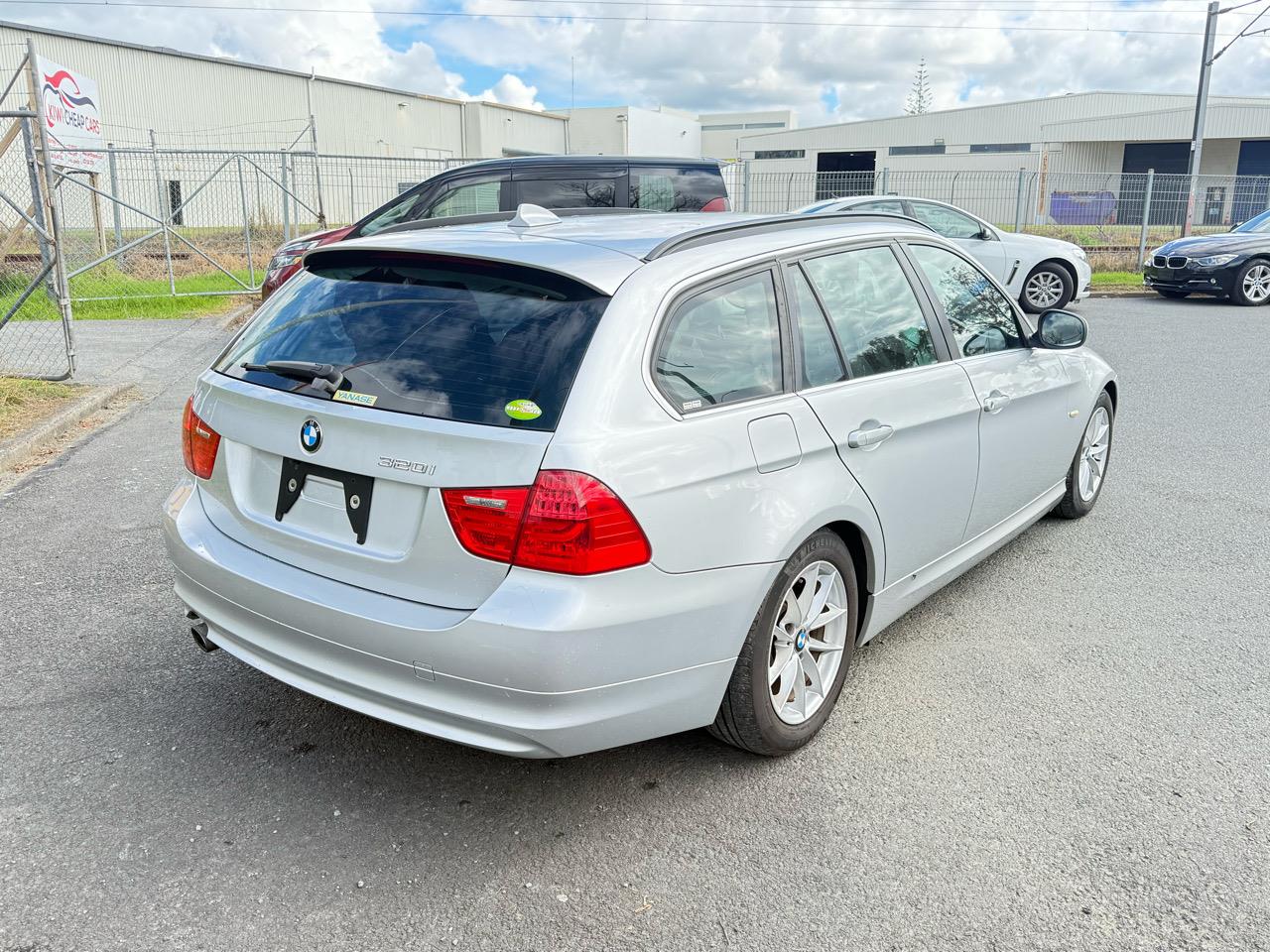 2012 BMW 320i thumbnail