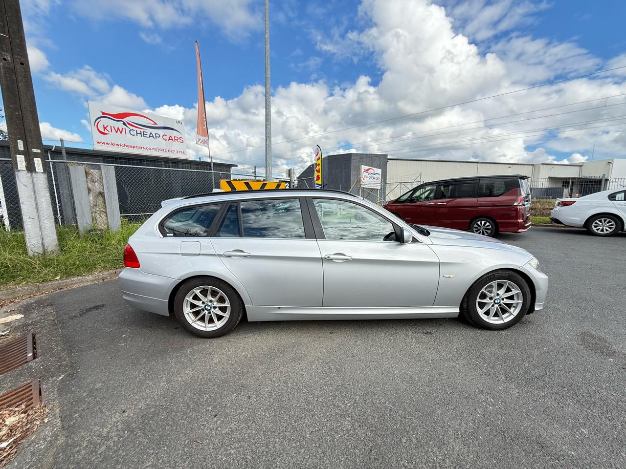 2012 BMW 320i thumbnail