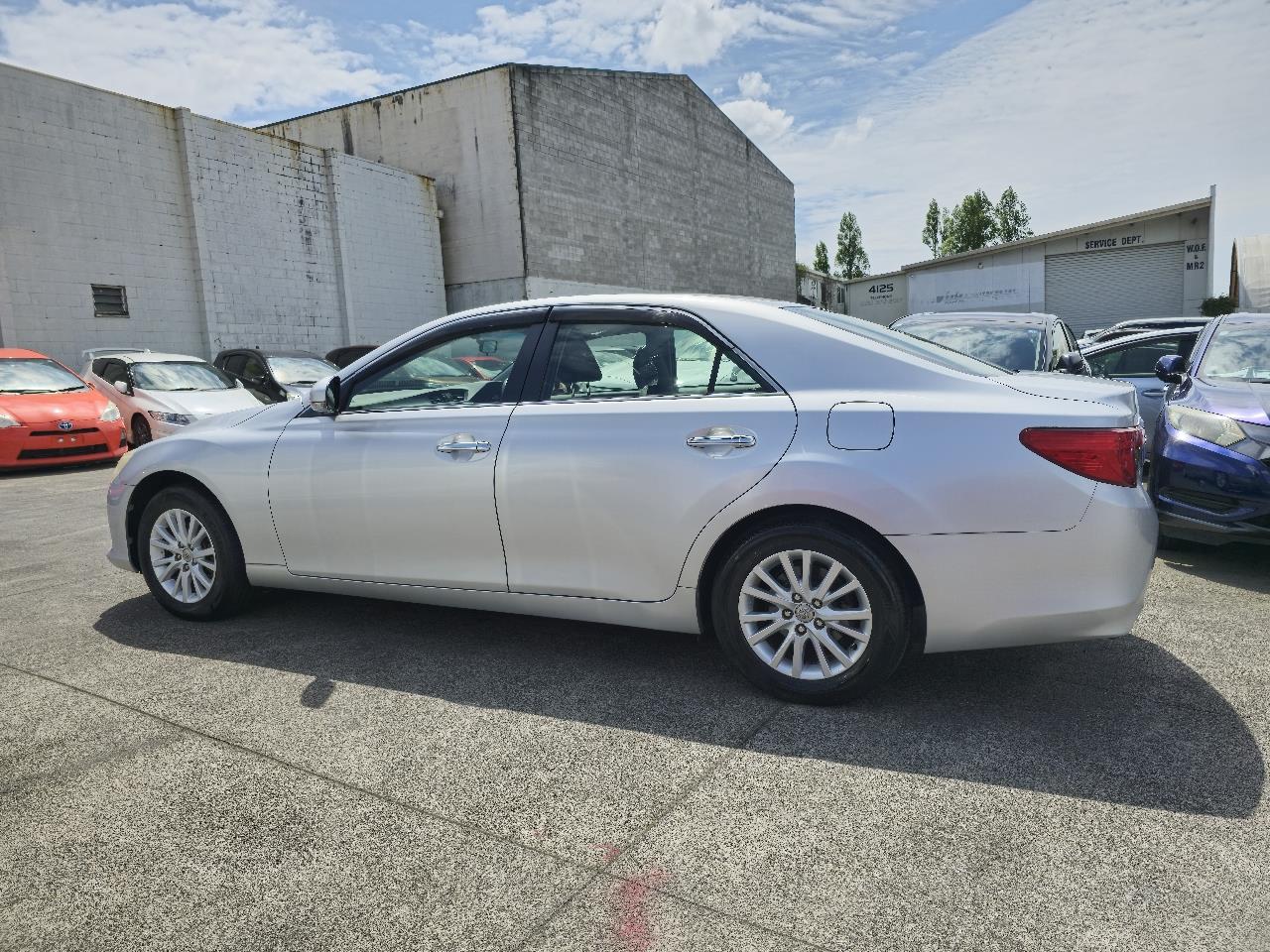 2013 Toyota Mark-X thumbnail
