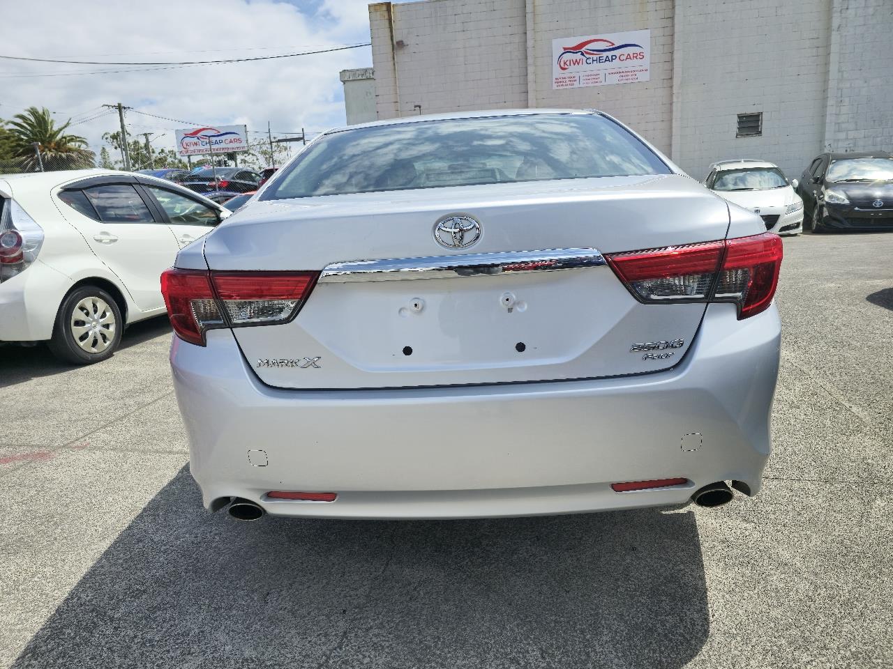 2013 Toyota Mark-X thumbnail