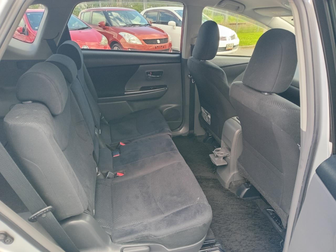 2014 Toyota Prius thumbnail