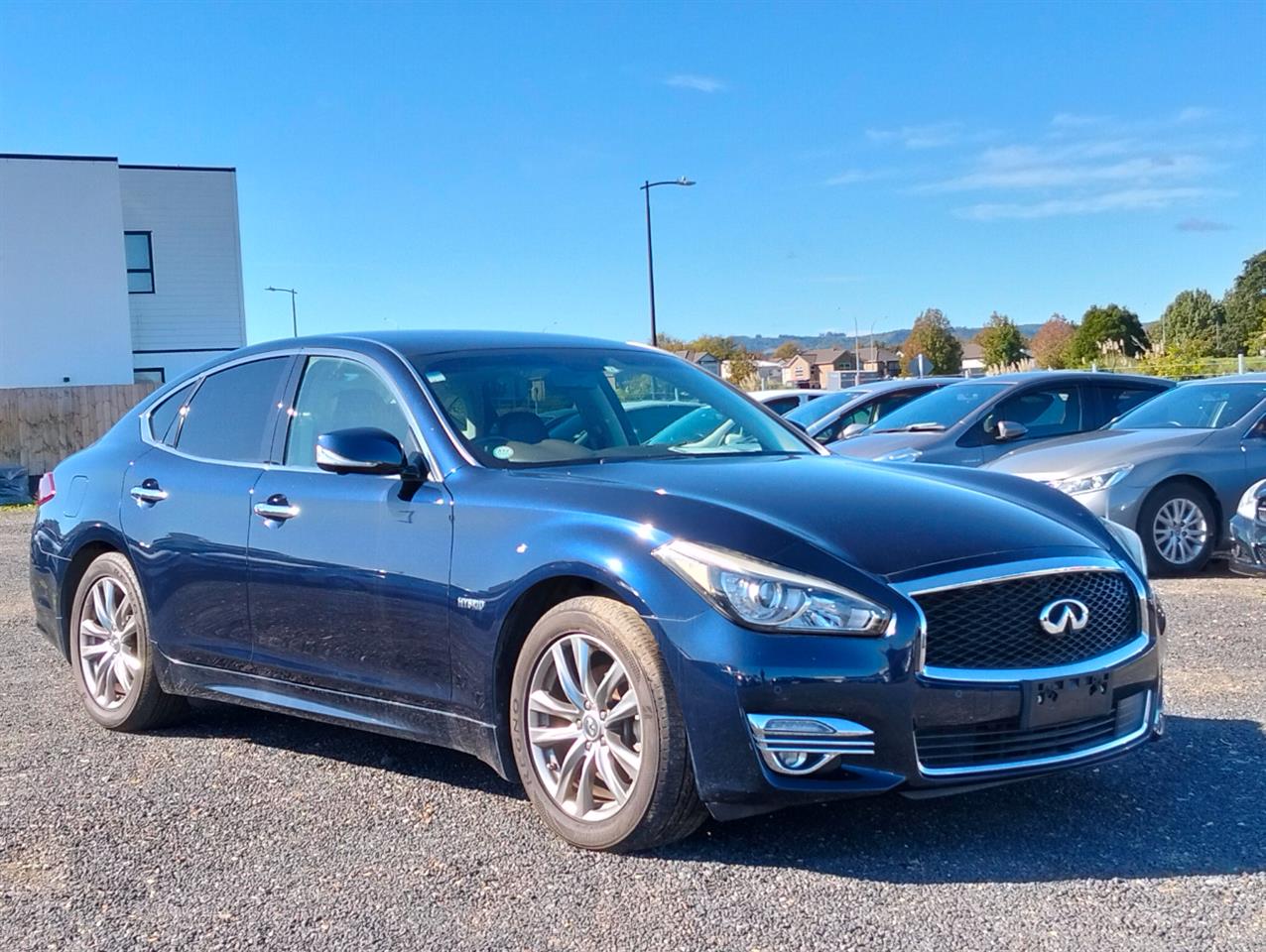 2017 Nissan Fuga thumbnail