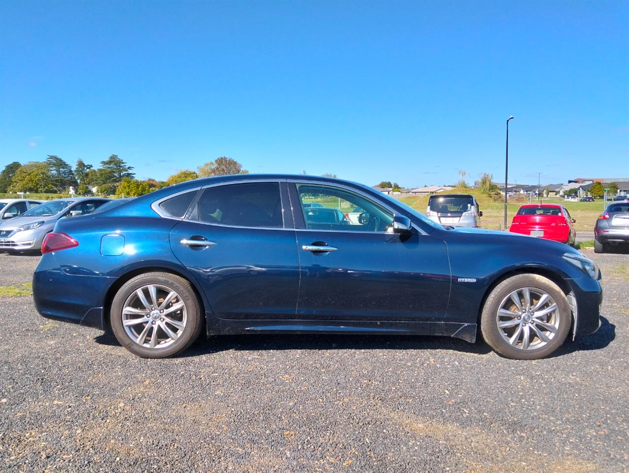 2017 Nissan Fuga thumbnail