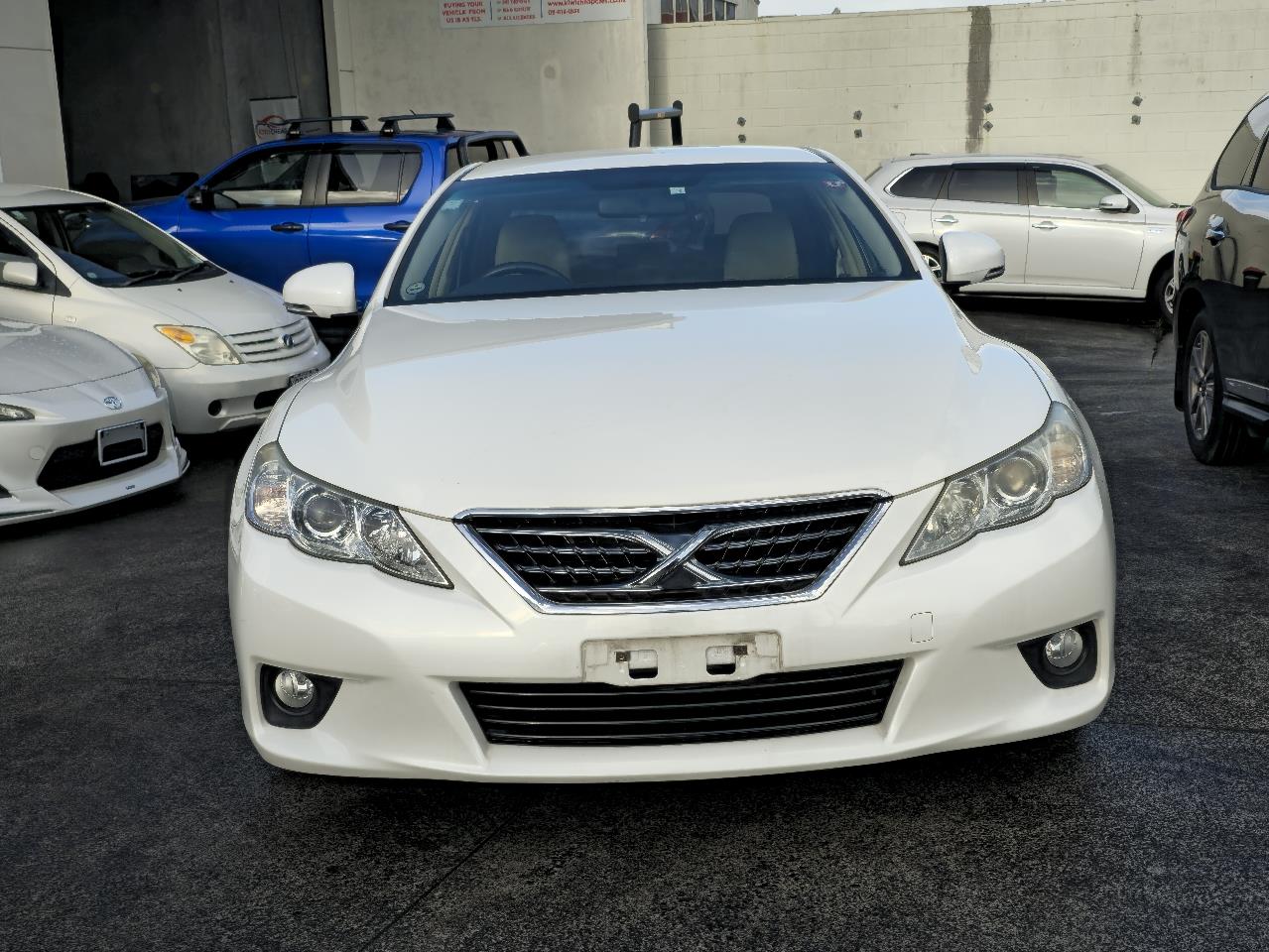 2012 Toyota Mark-X thumbnail