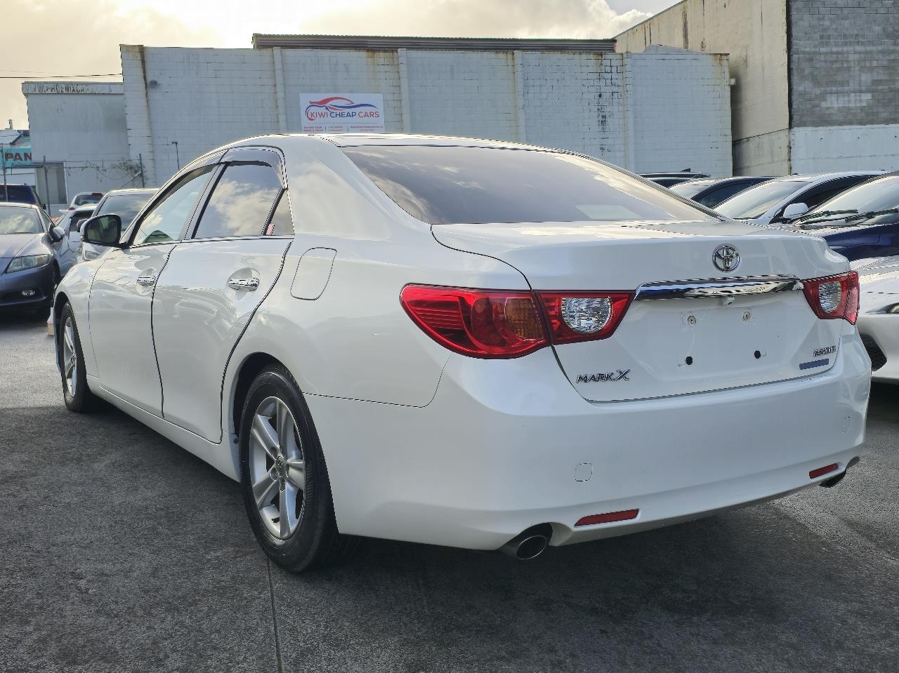 2012 Toyota Mark-X thumbnail