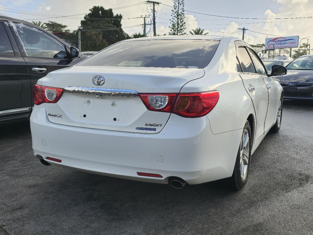 2012 Toyota Mark-X thumbnail