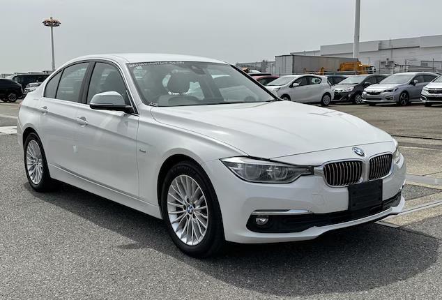 2016 BMW 320i thumbnail