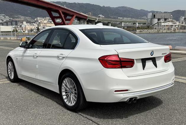 2016 BMW 320i thumbnail