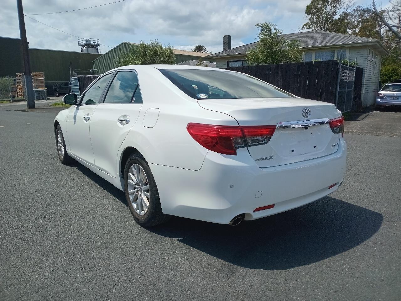 2014 Toyota Mark-X thumbnail