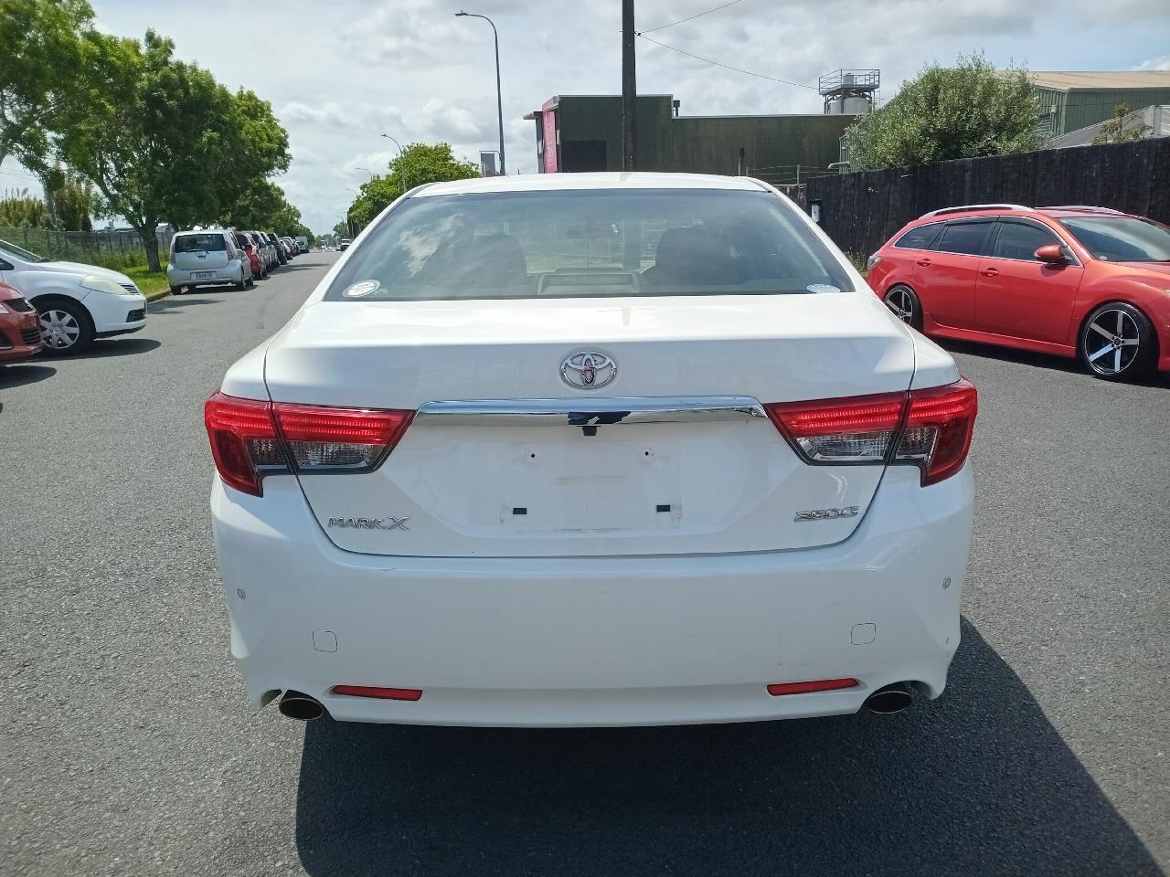2014 Toyota Mark-X thumbnail