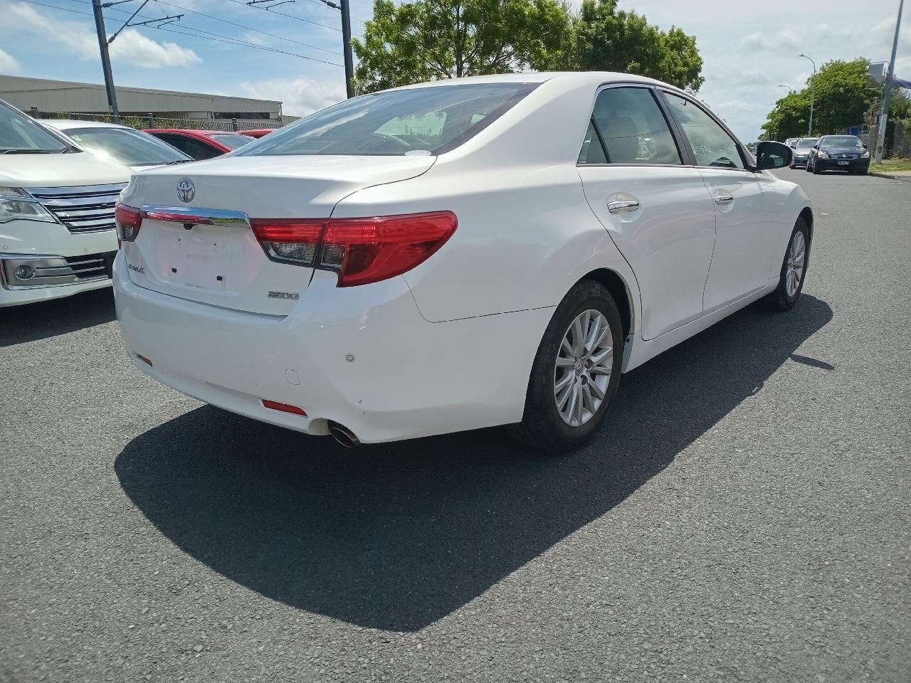 2014 Toyota Mark-X thumbnail