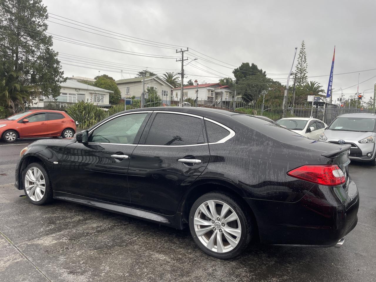2010 Nissan Fuga thumbnail