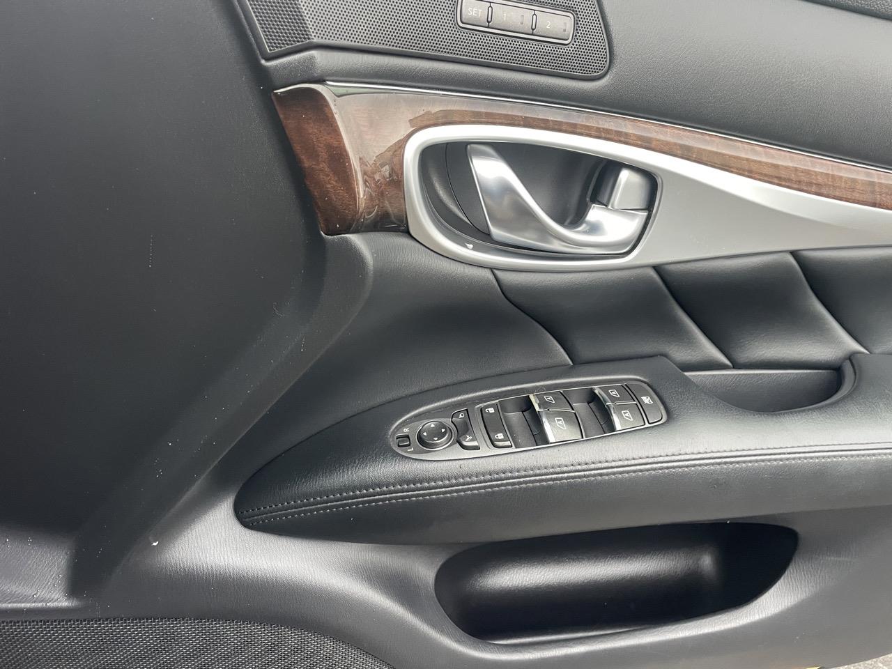 2010 Nissan Fuga thumbnail