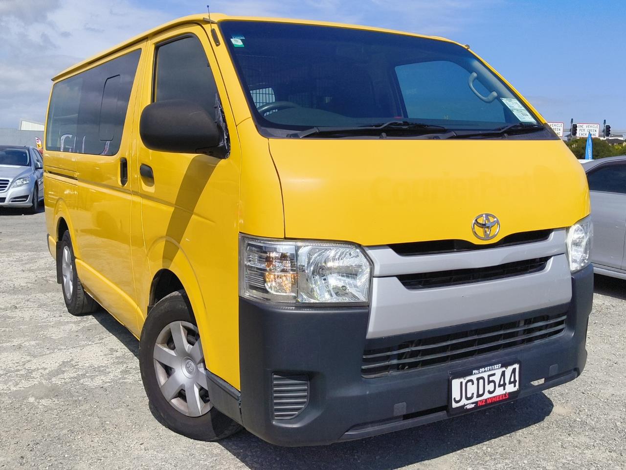 2015 Toyota Hiace thumbnail