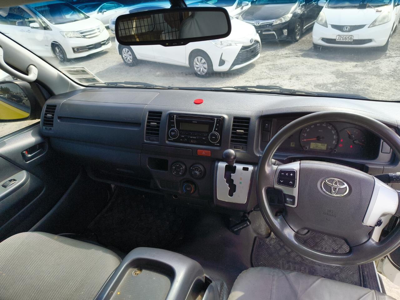 2015 Toyota Hiace thumbnail