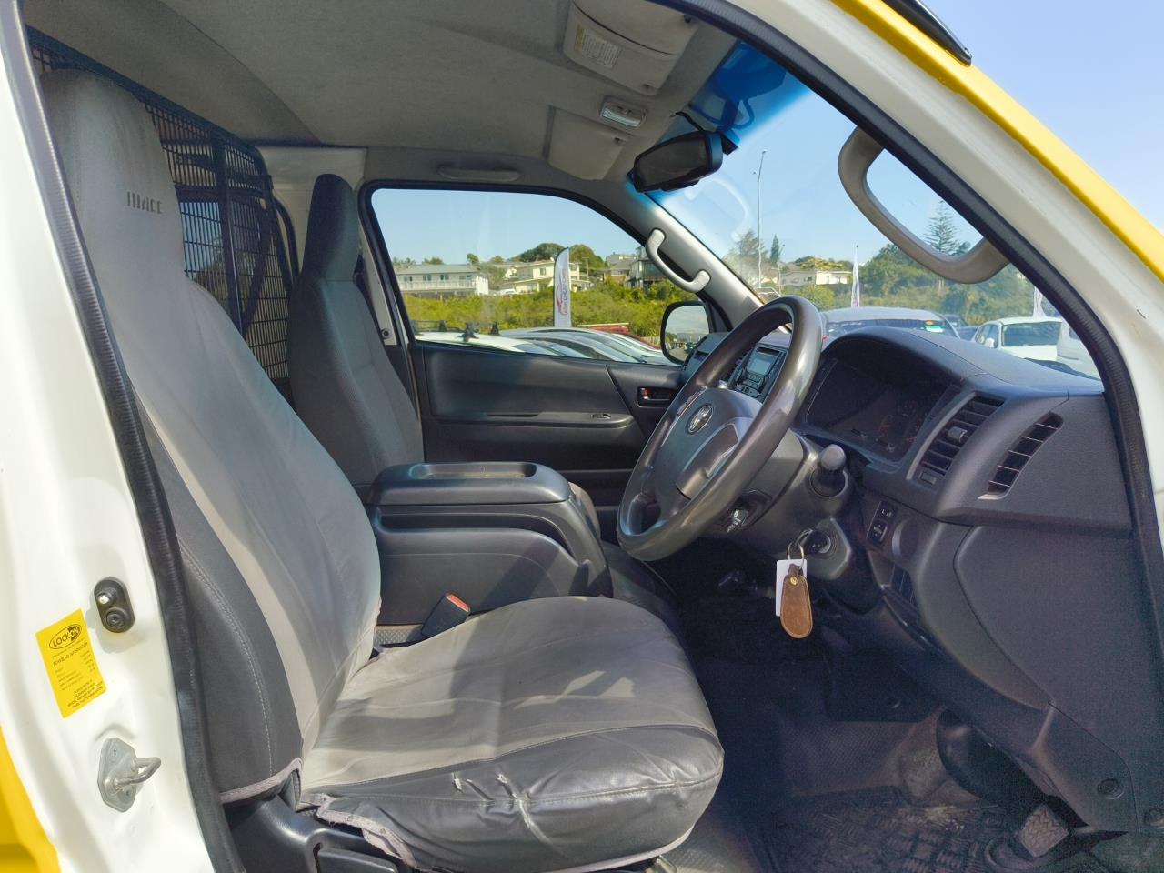 2015 Toyota Hiace thumbnail