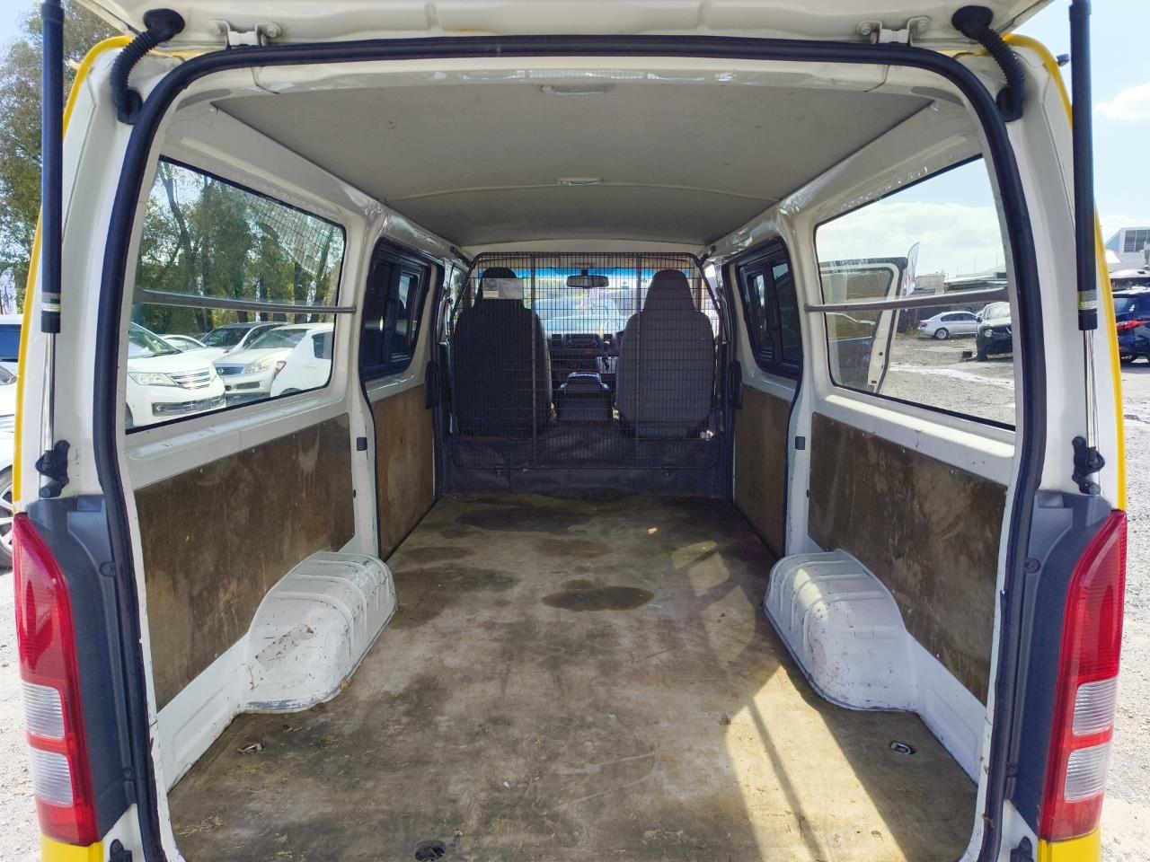 2015 Toyota Hiace thumbnail