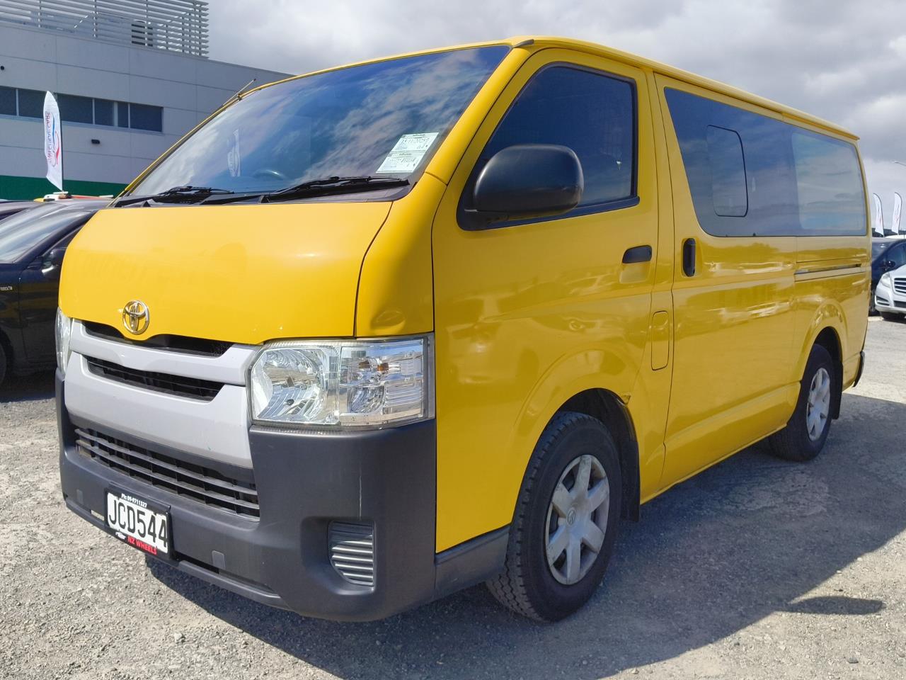 2015 Toyota Hiace thumbnail