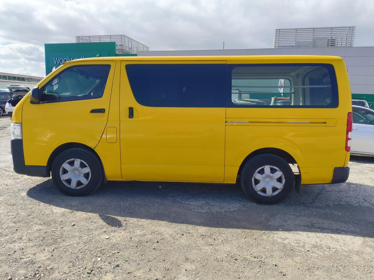 2015 Toyota Hiace thumbnail