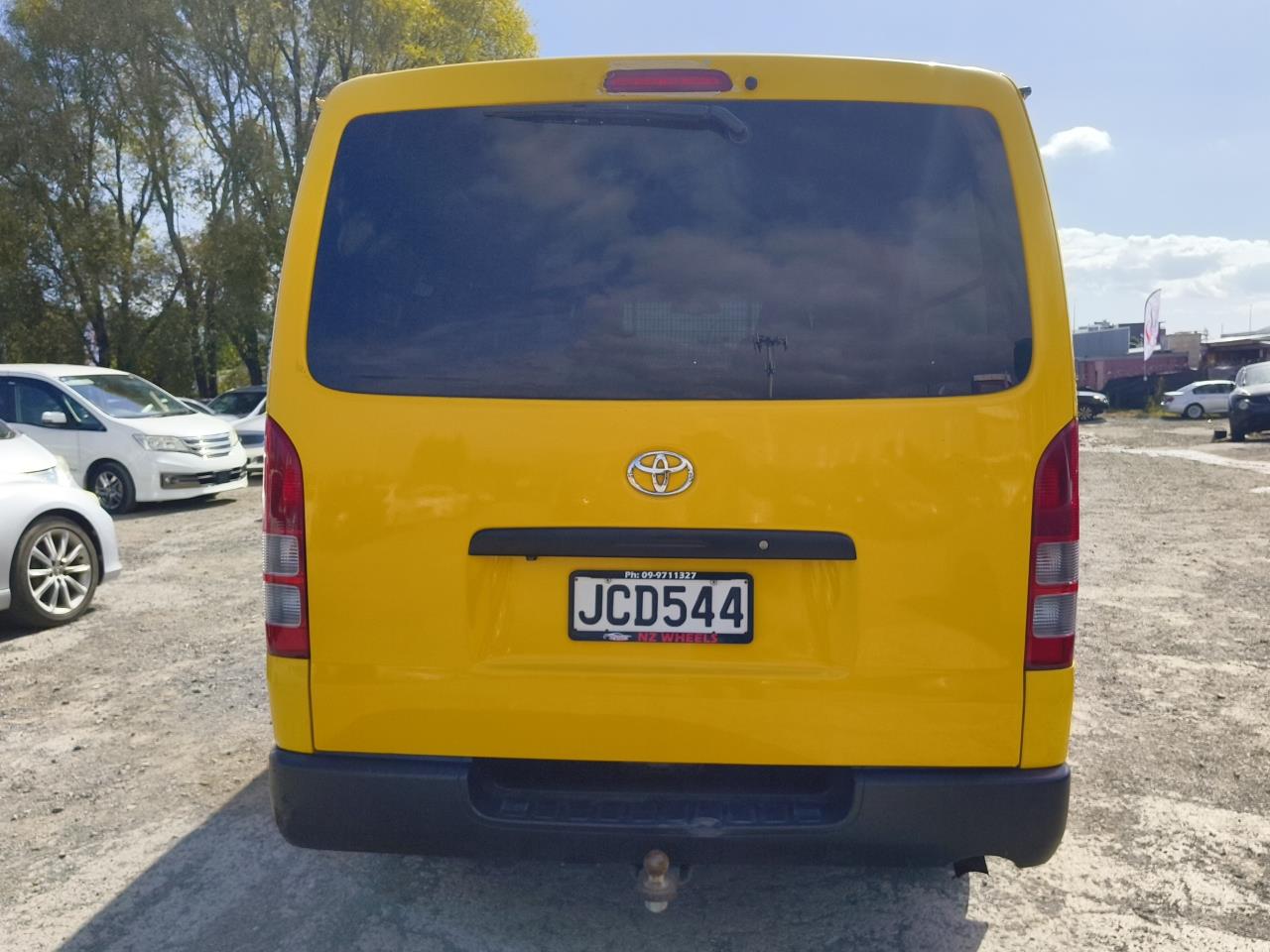 2015 Toyota Hiace thumbnail