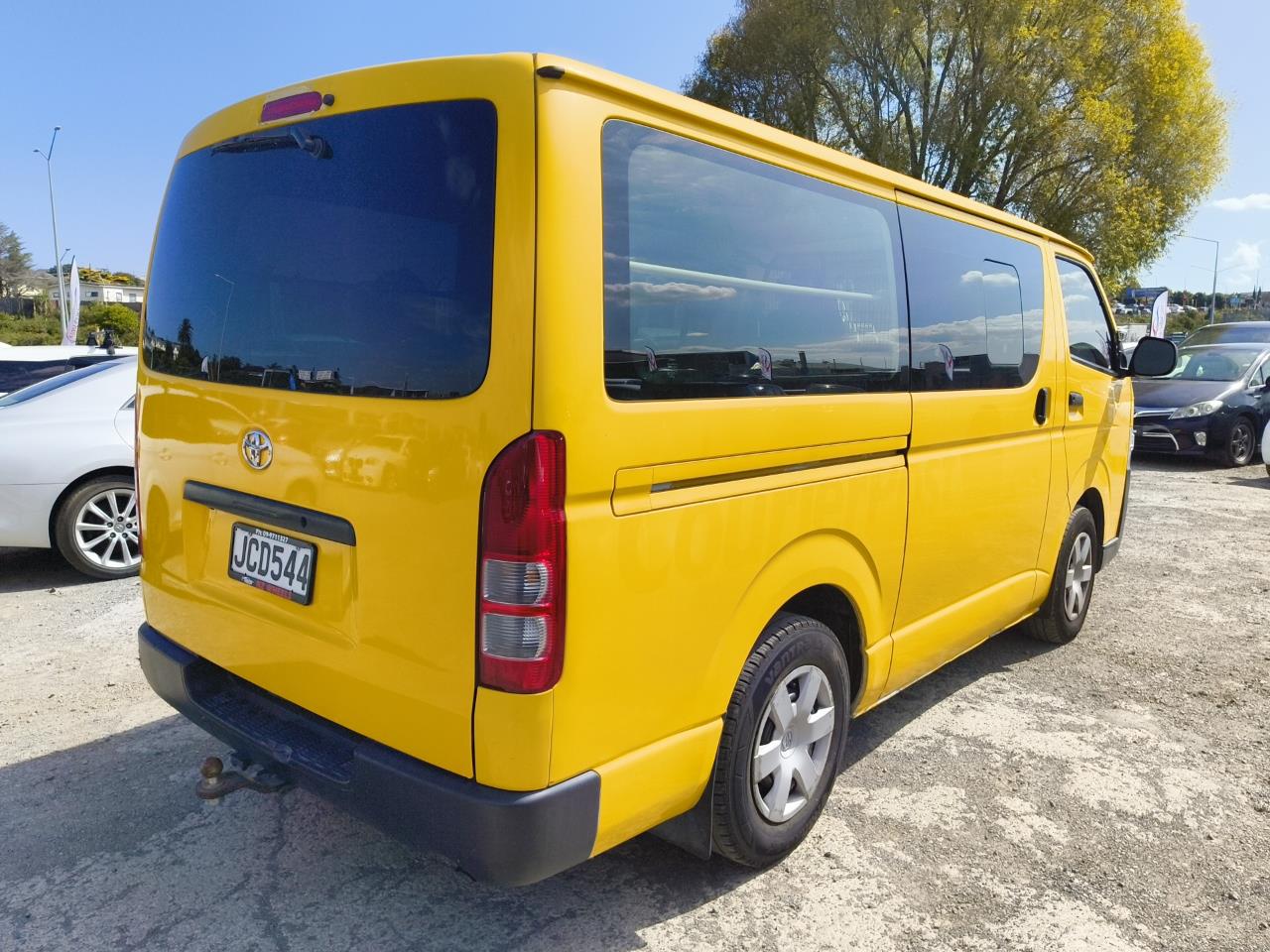 2015 Toyota Hiace thumbnail