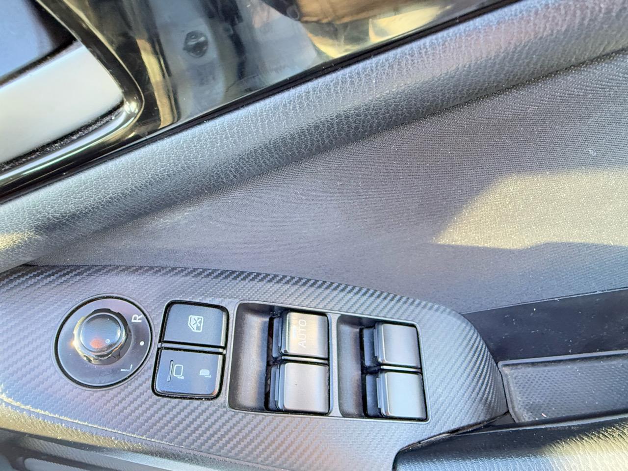 2016 Mazda Axela thumbnail
