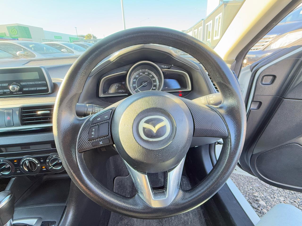 2016 Mazda Axela thumbnail