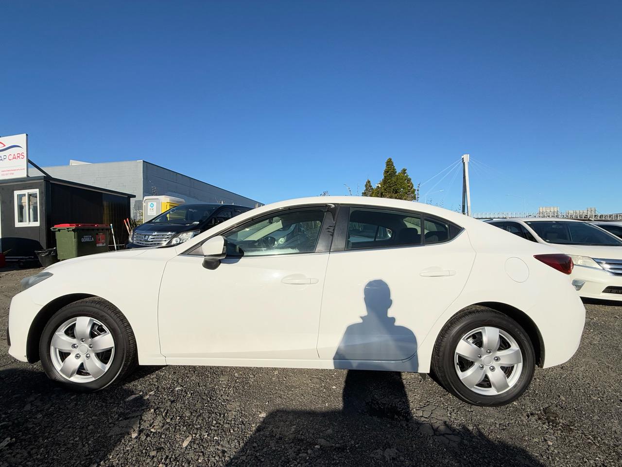 2016 Mazda Axela thumbnail