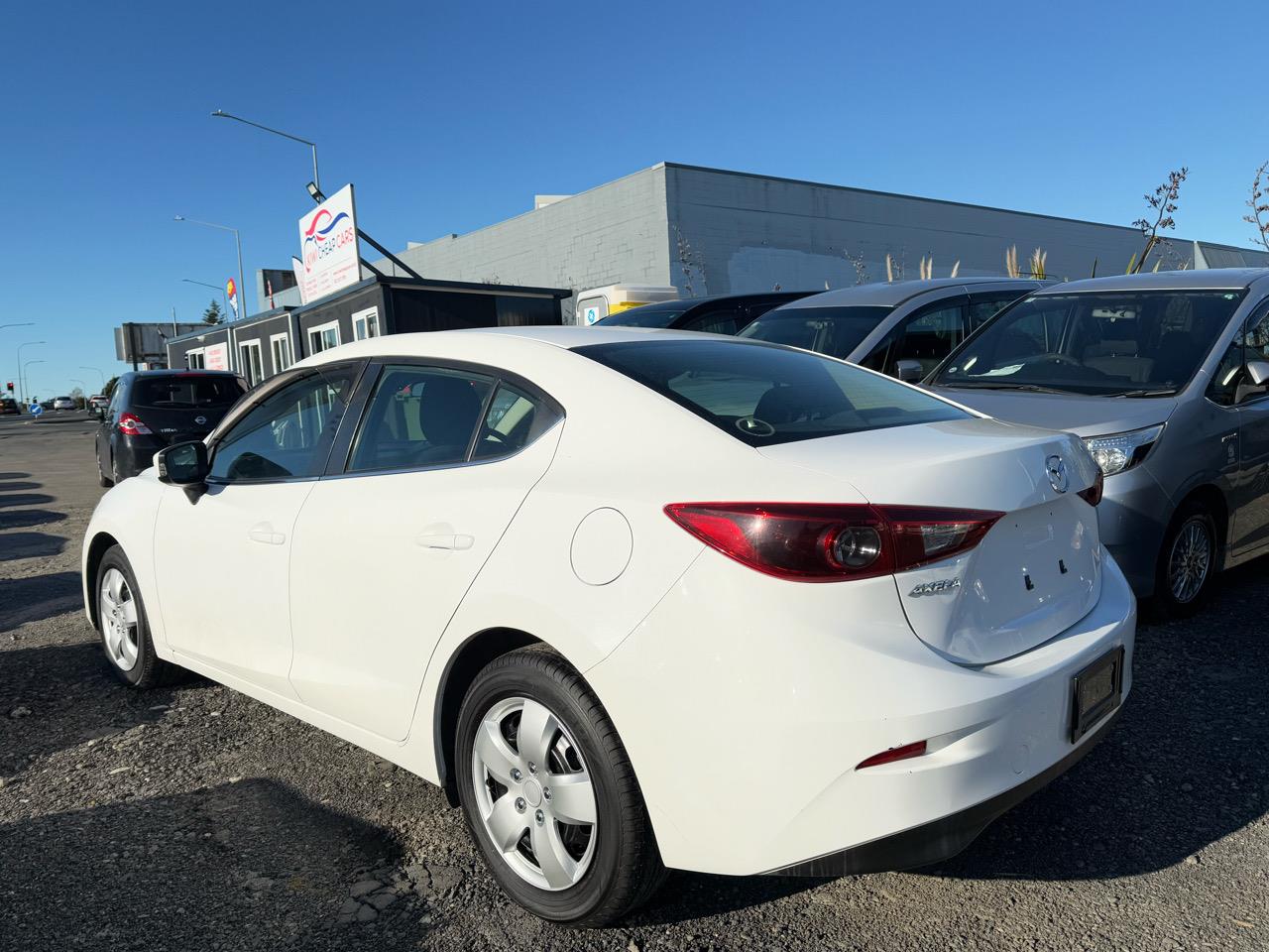 2016 Mazda Axela thumbnail