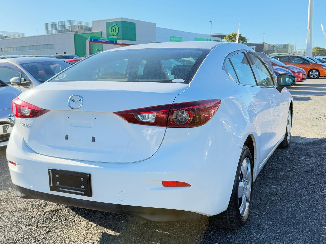 2016 Mazda Axela thumbnail
