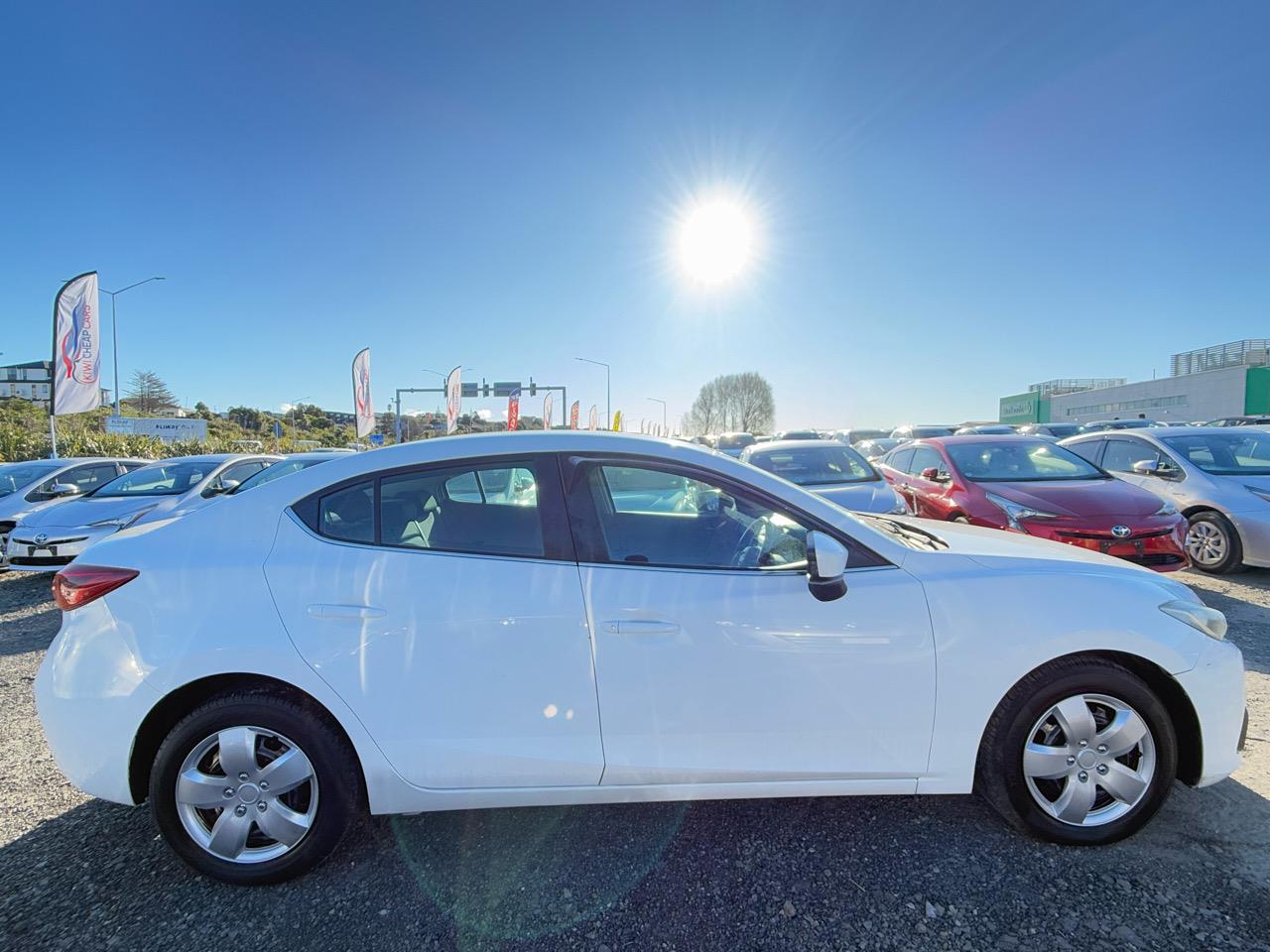 2016 Mazda Axela thumbnail