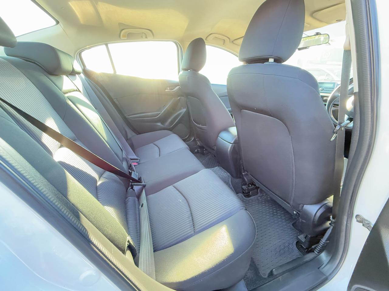 2016 Mazda Axela thumbnail