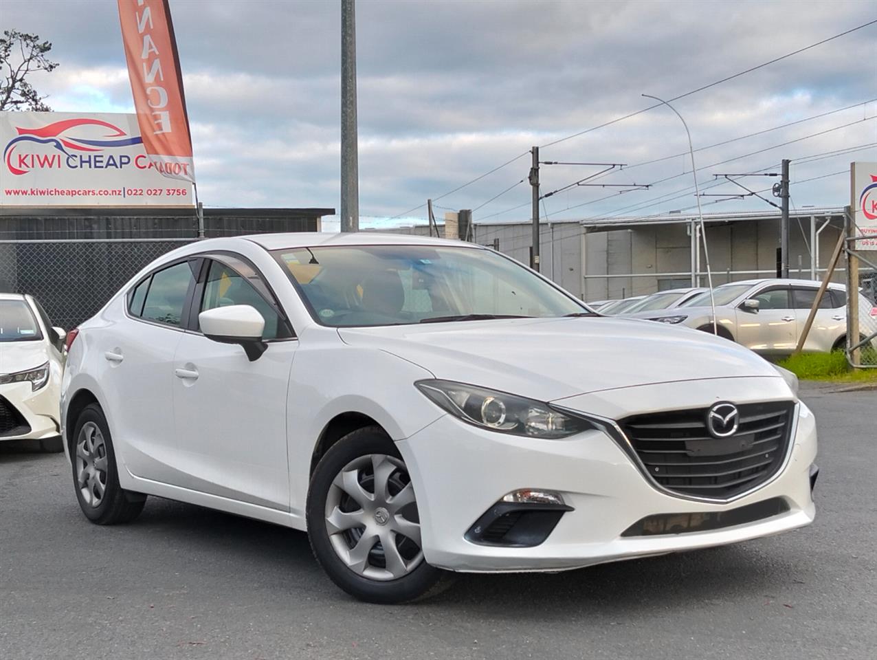 2016 Mazda Axela thumbnail