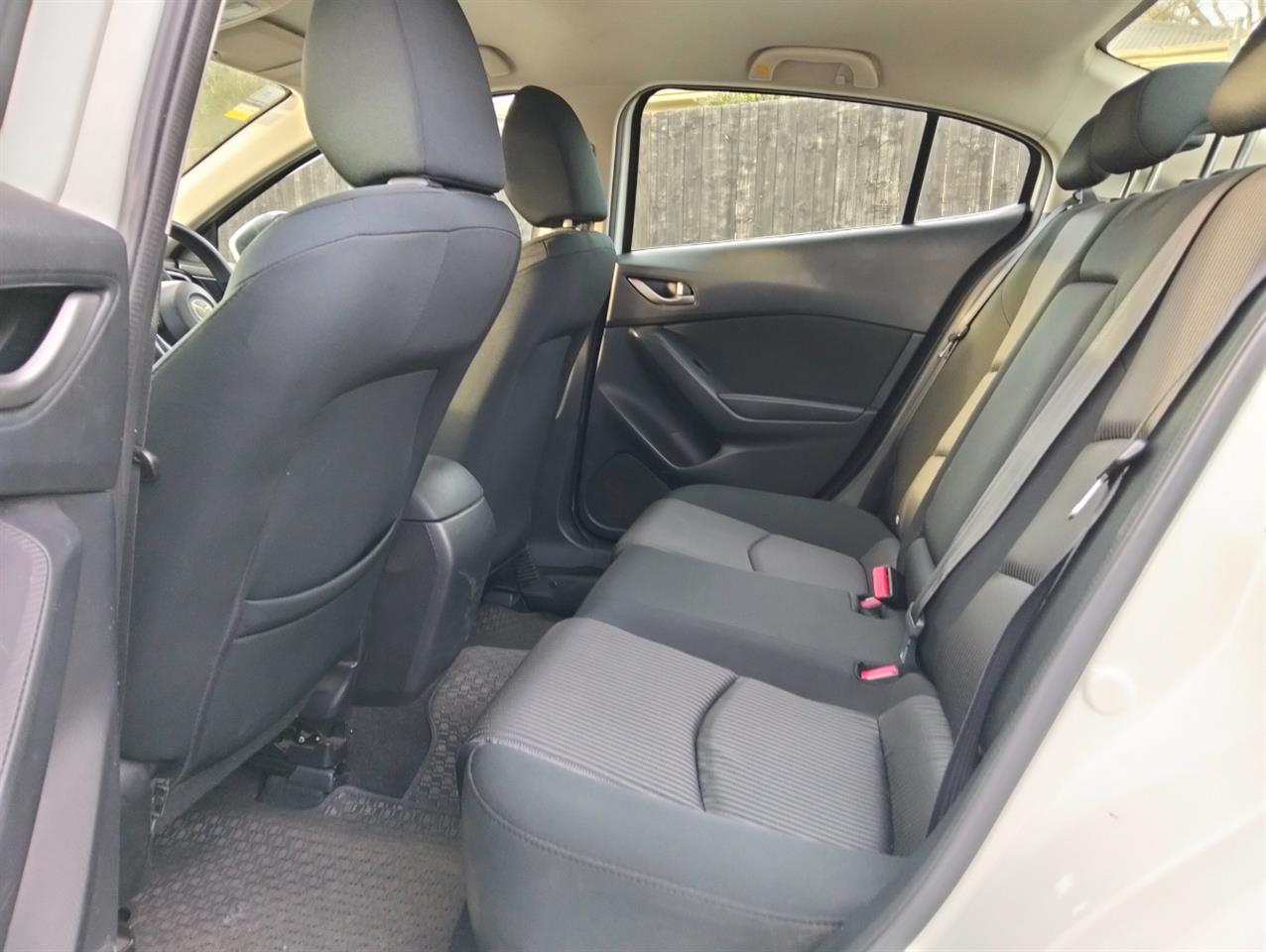 2016 Mazda Axela thumbnail