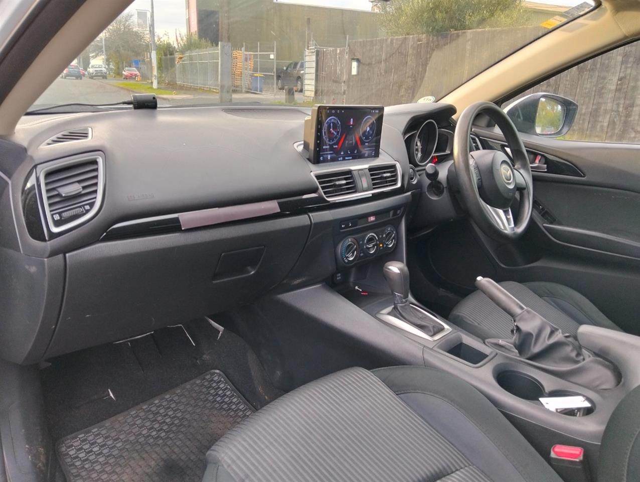 2016 Mazda Axela thumbnail