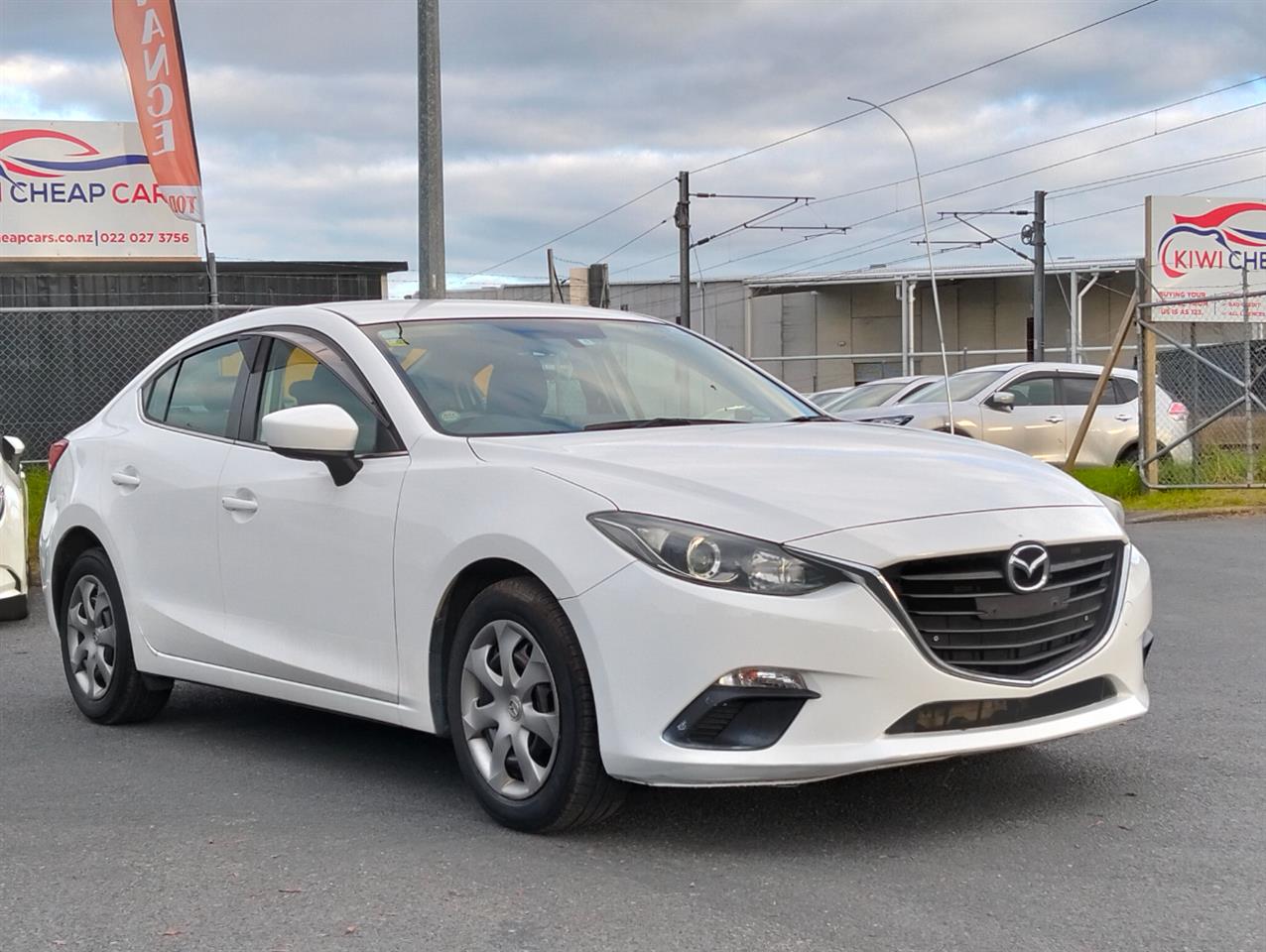 2016 Mazda Axela thumbnail
