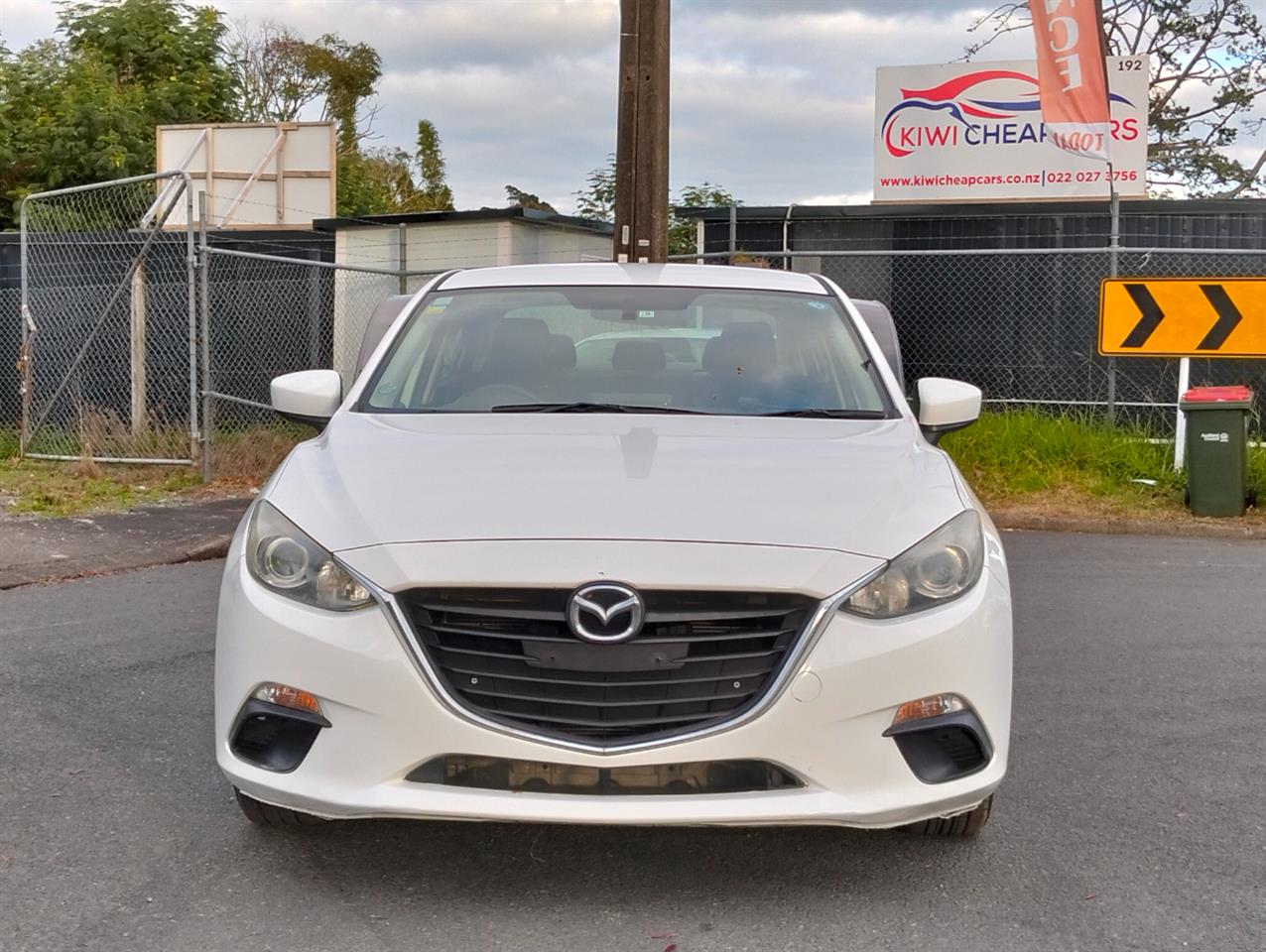 2016 Mazda Axela thumbnail
