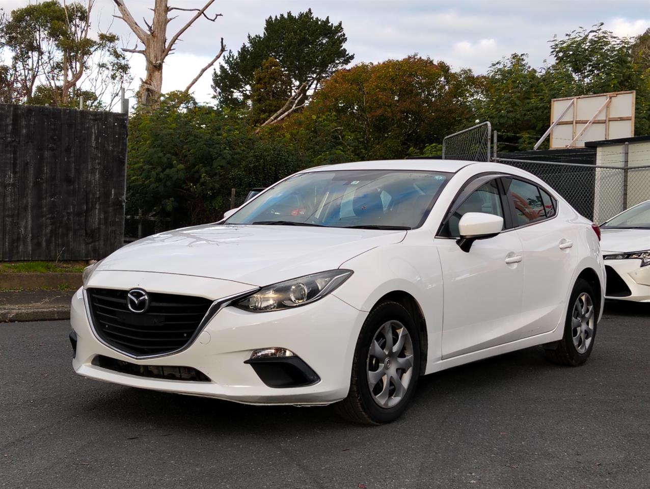 2016 Mazda Axela thumbnail