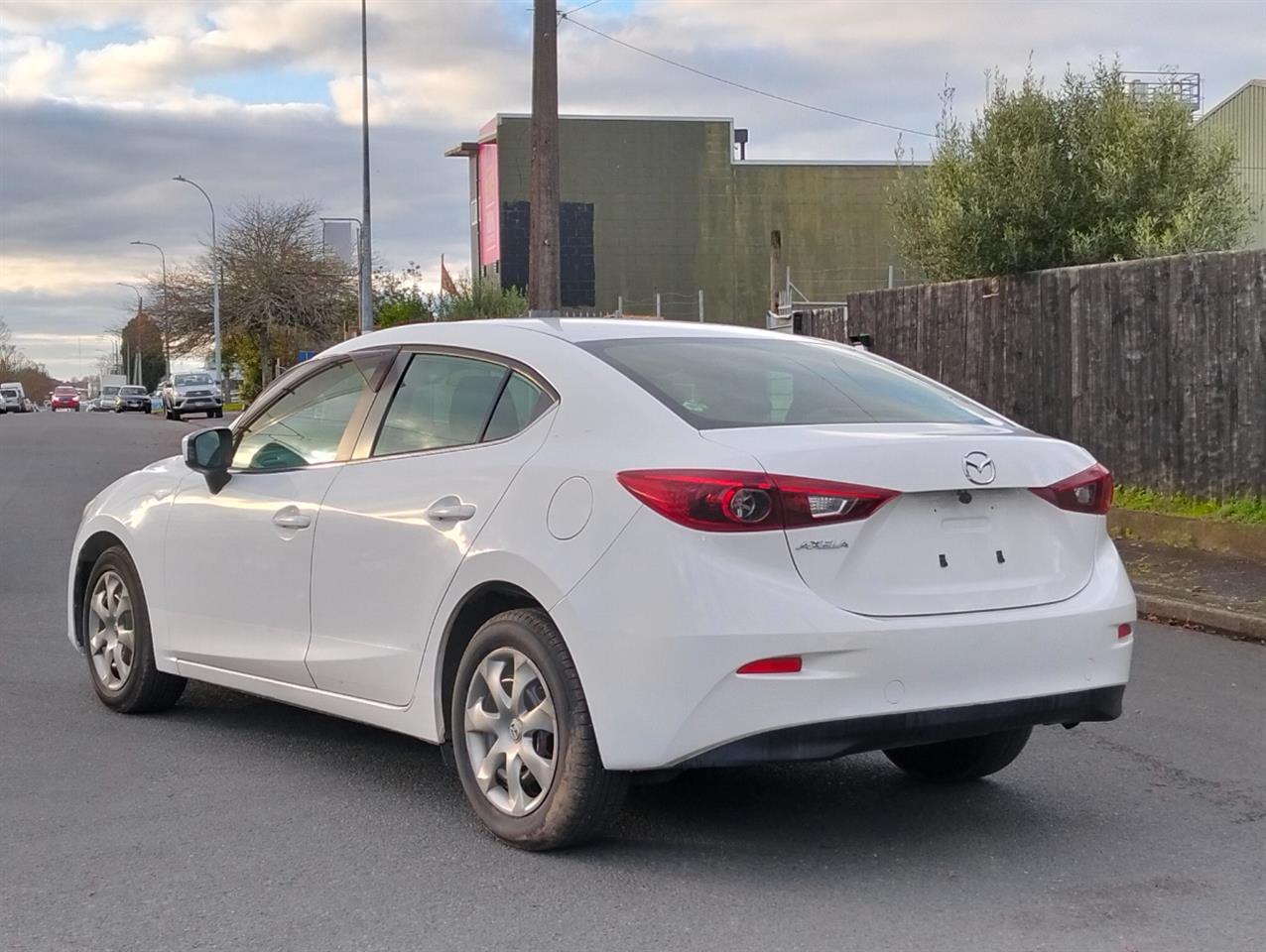 2016 Mazda Axela thumbnail