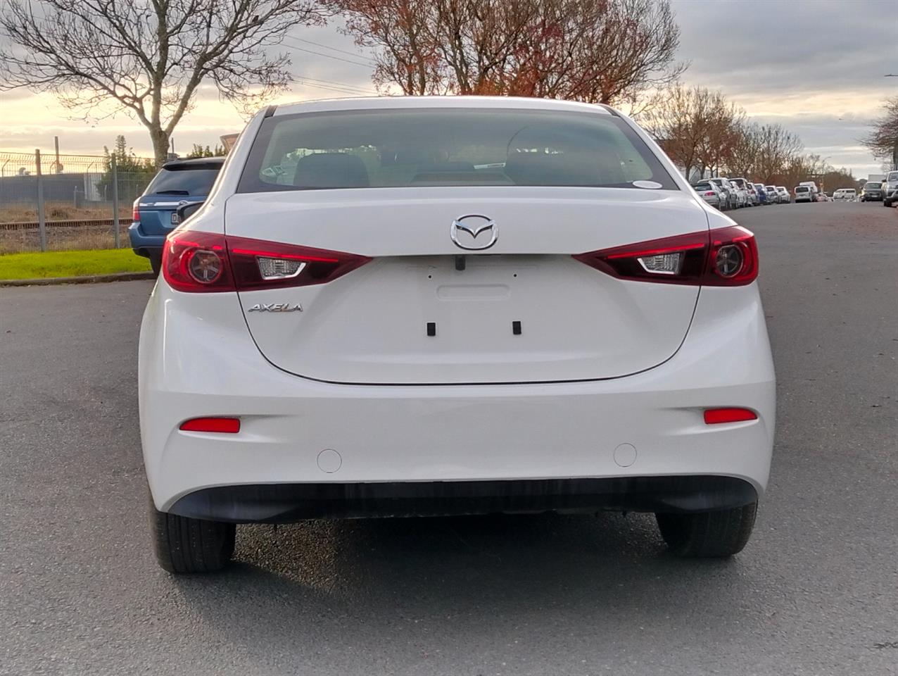 2016 Mazda Axela thumbnail