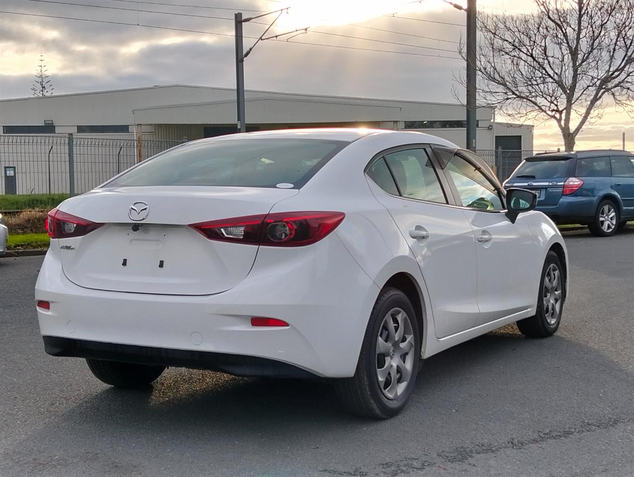2016 Mazda Axela thumbnail