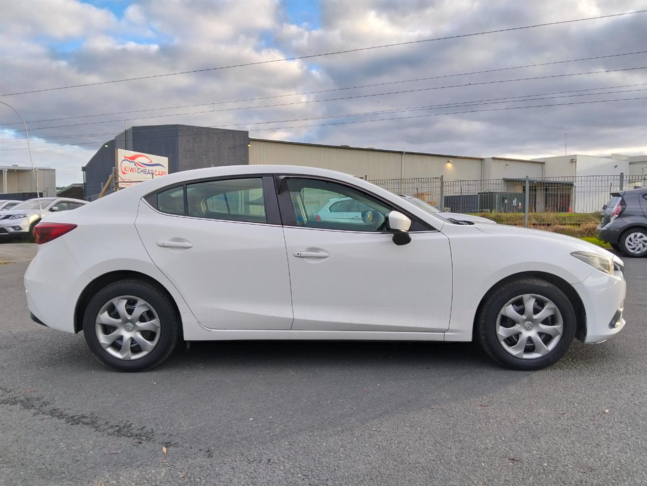 2016 Mazda Axela thumbnail