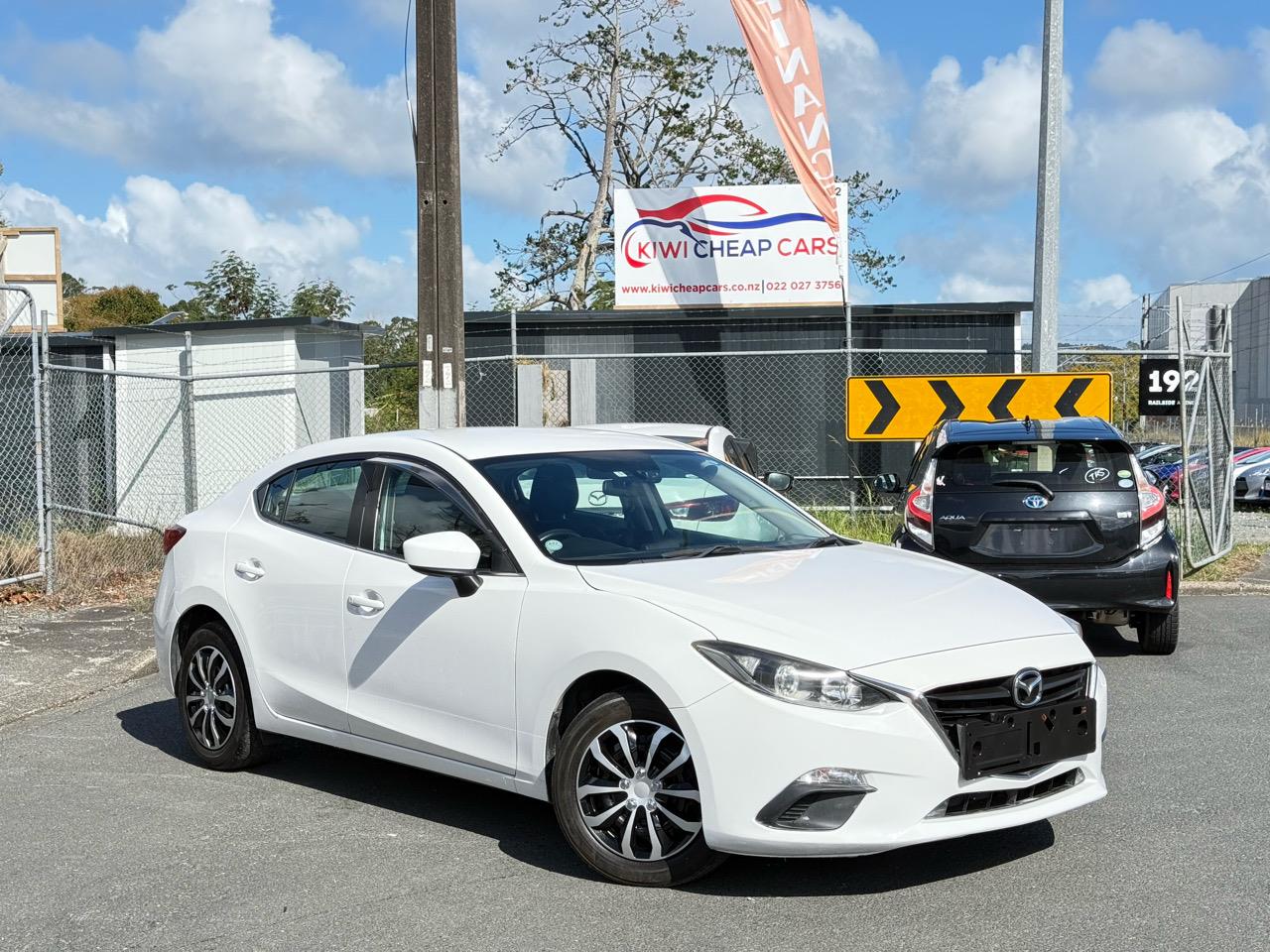 2016 Mazda Axela thumbnail
