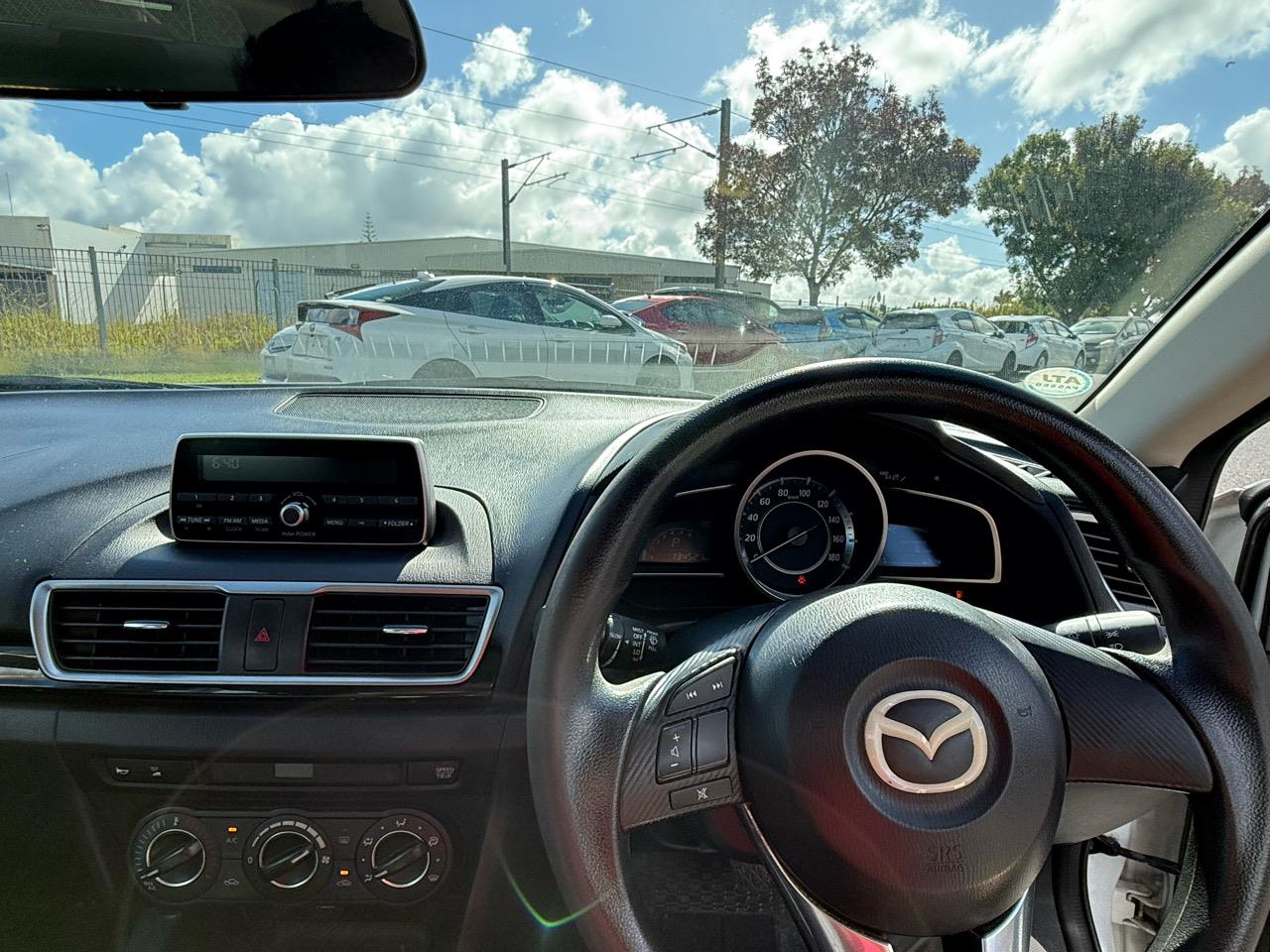 2016 Mazda Axela thumbnail