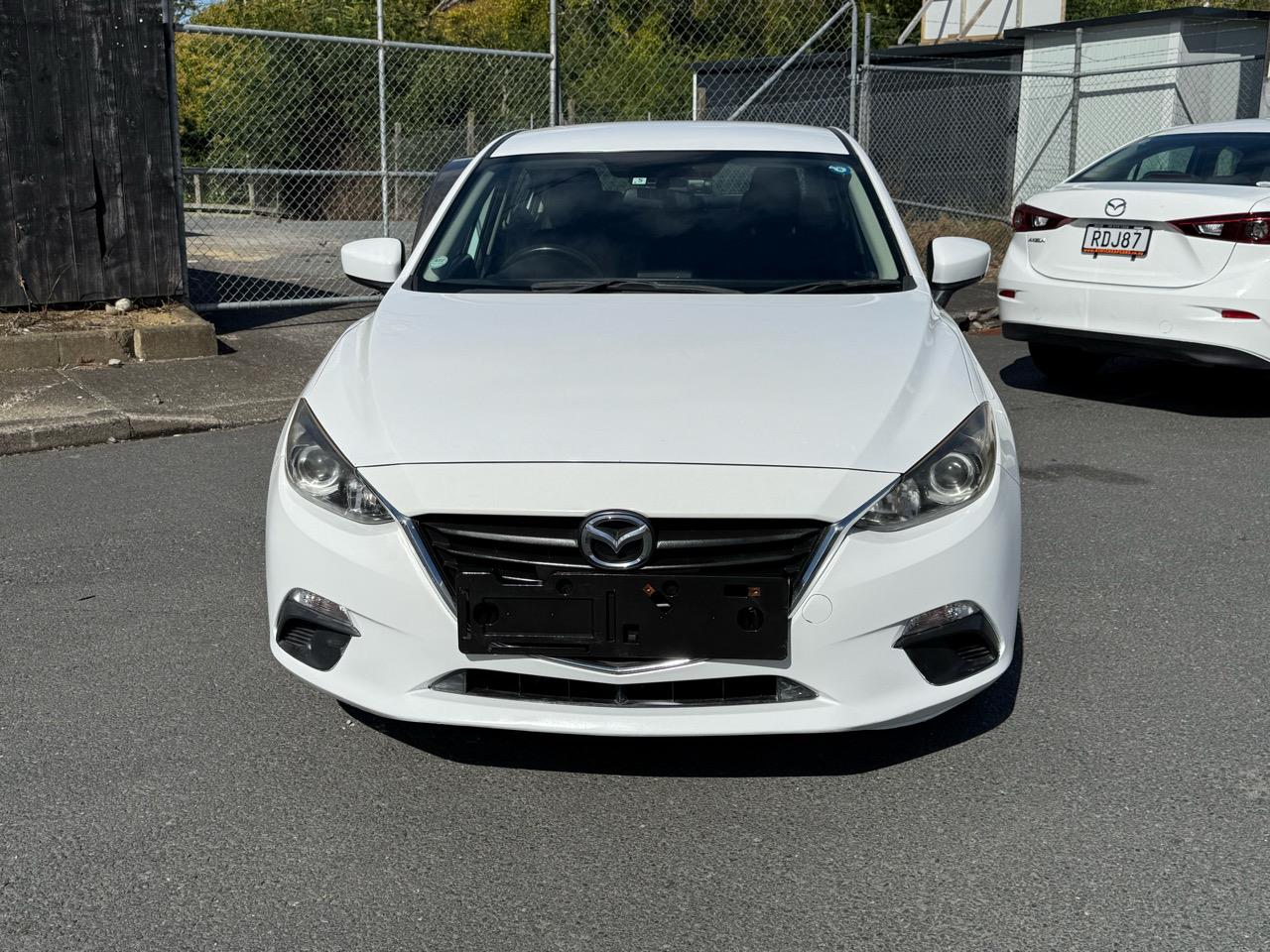2016 Mazda Axela thumbnail