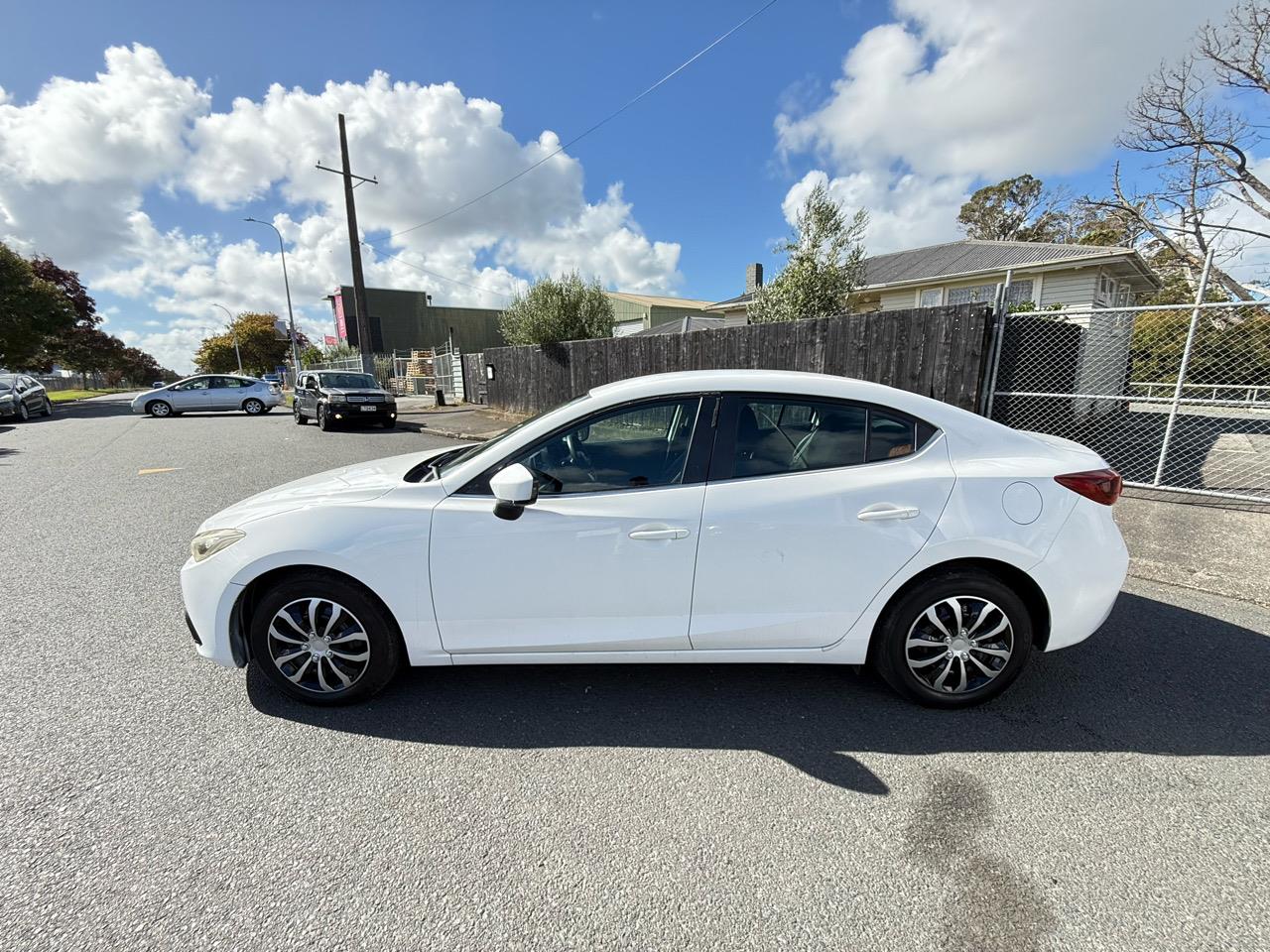 2016 Mazda Axela thumbnail