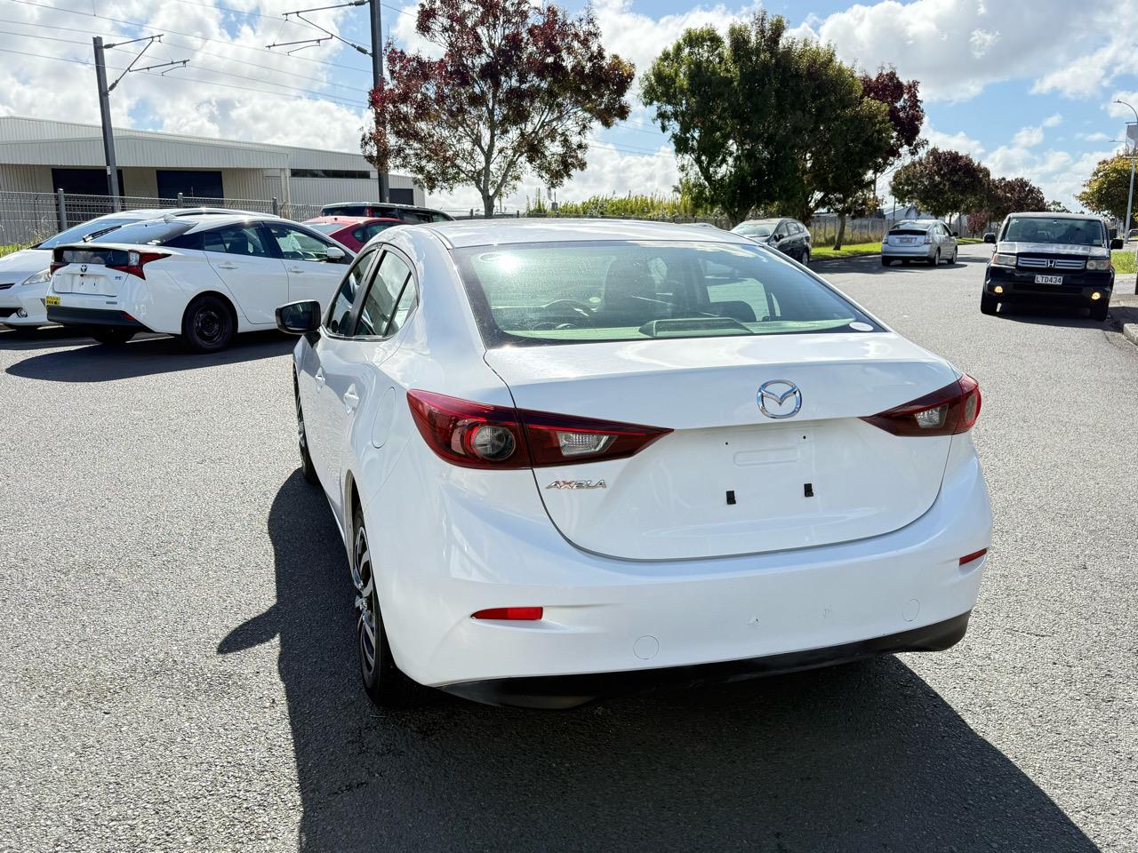 2016 Mazda Axela thumbnail
