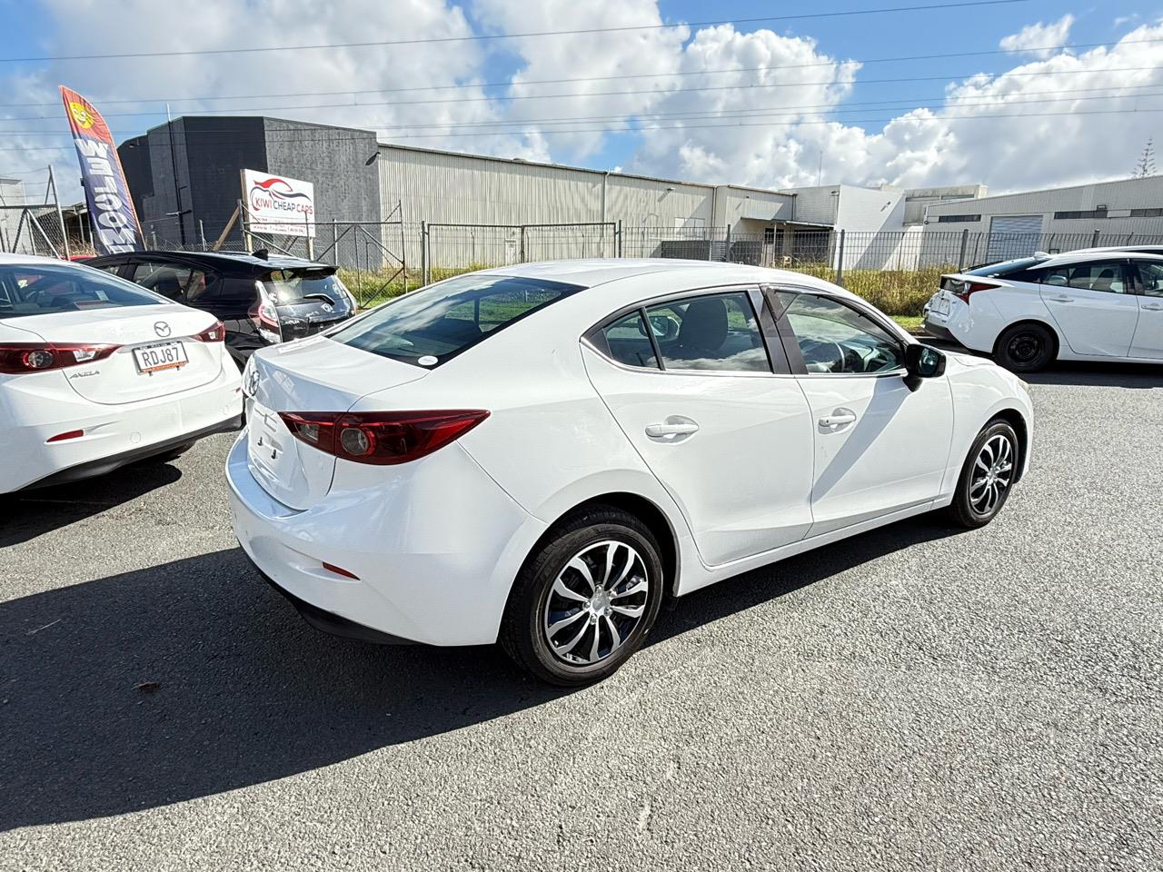 2016 Mazda Axela thumbnail